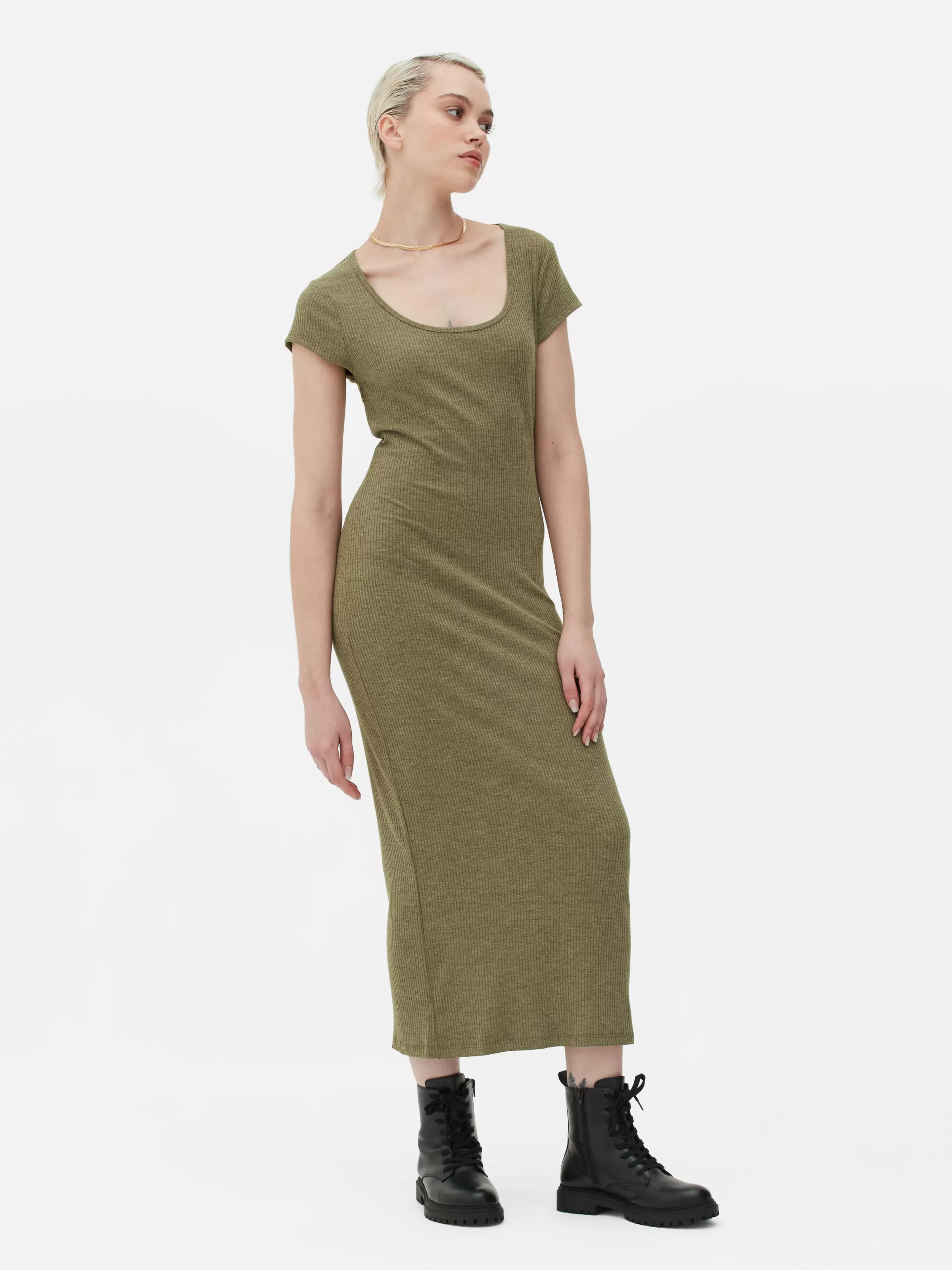 Robe Mi-longue Côtelée Et Décolletée-Primark Flash Sale